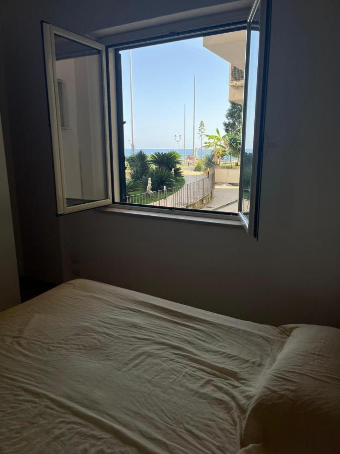 Bilocale Vista Mare Sul Lungomare Apartment Siderno Bagian luar foto